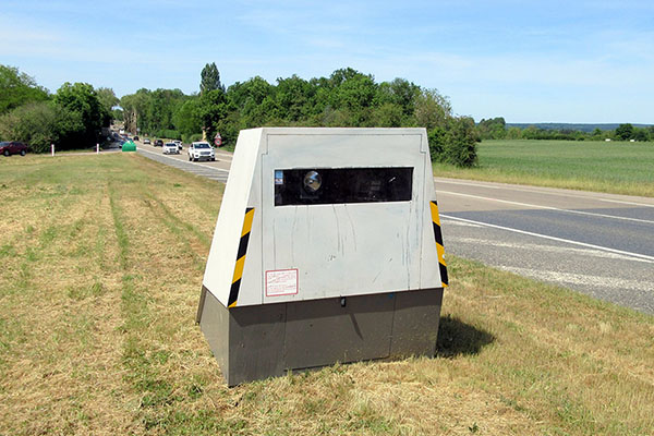 Des automobilistes en colère : sur l'A61, un radar fou flashe